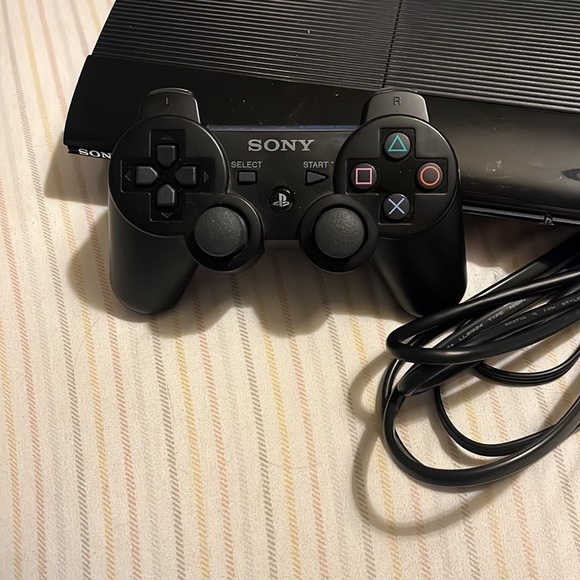 PS3 comes with cords, controller and game ( Grand Theft Auto)